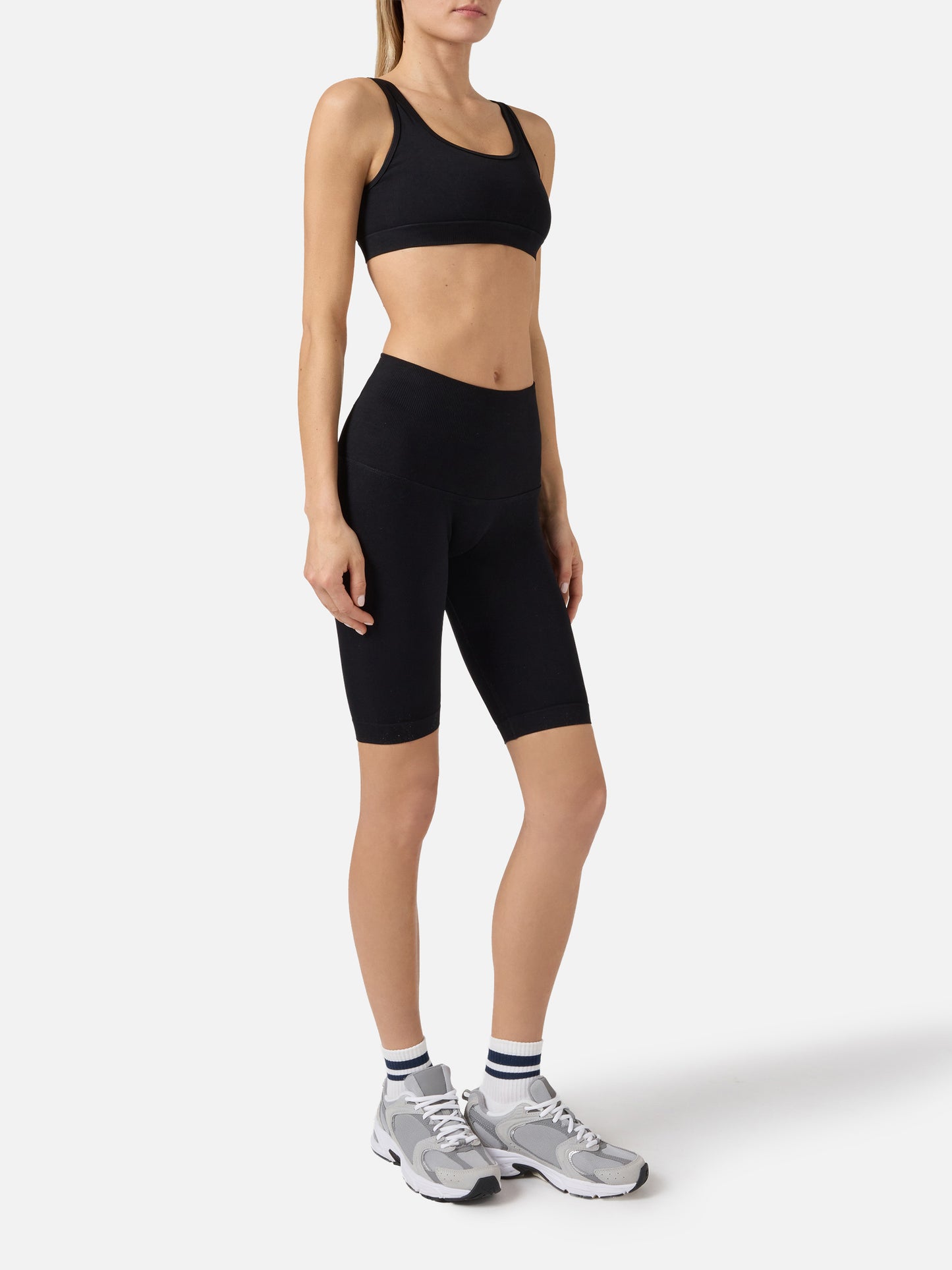 Top sportivo Fify nero in tessuto tecnico elasticizzato