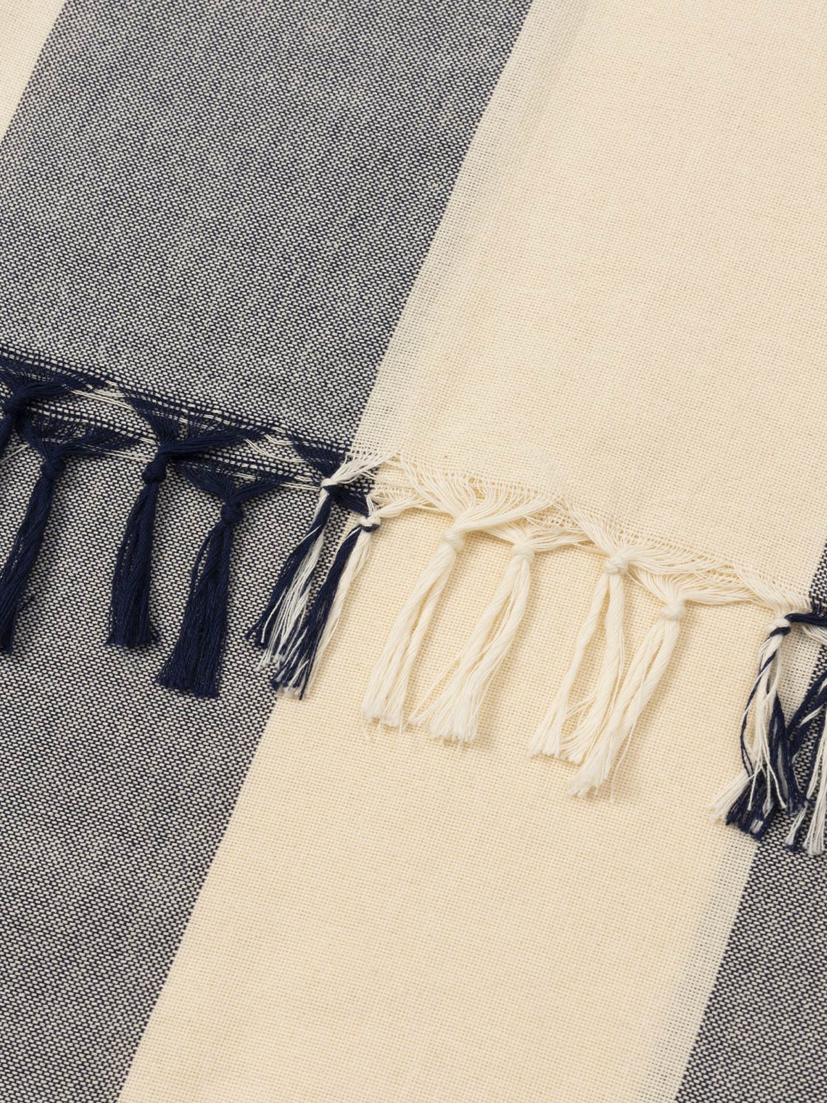 Telo mare Fouta in cotone leggero con stampa a righe blu navy e ricamo