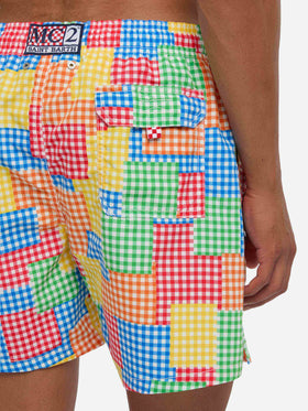 Mehrfarbige Herren-Badeshorts mit Gingham-Karomuster