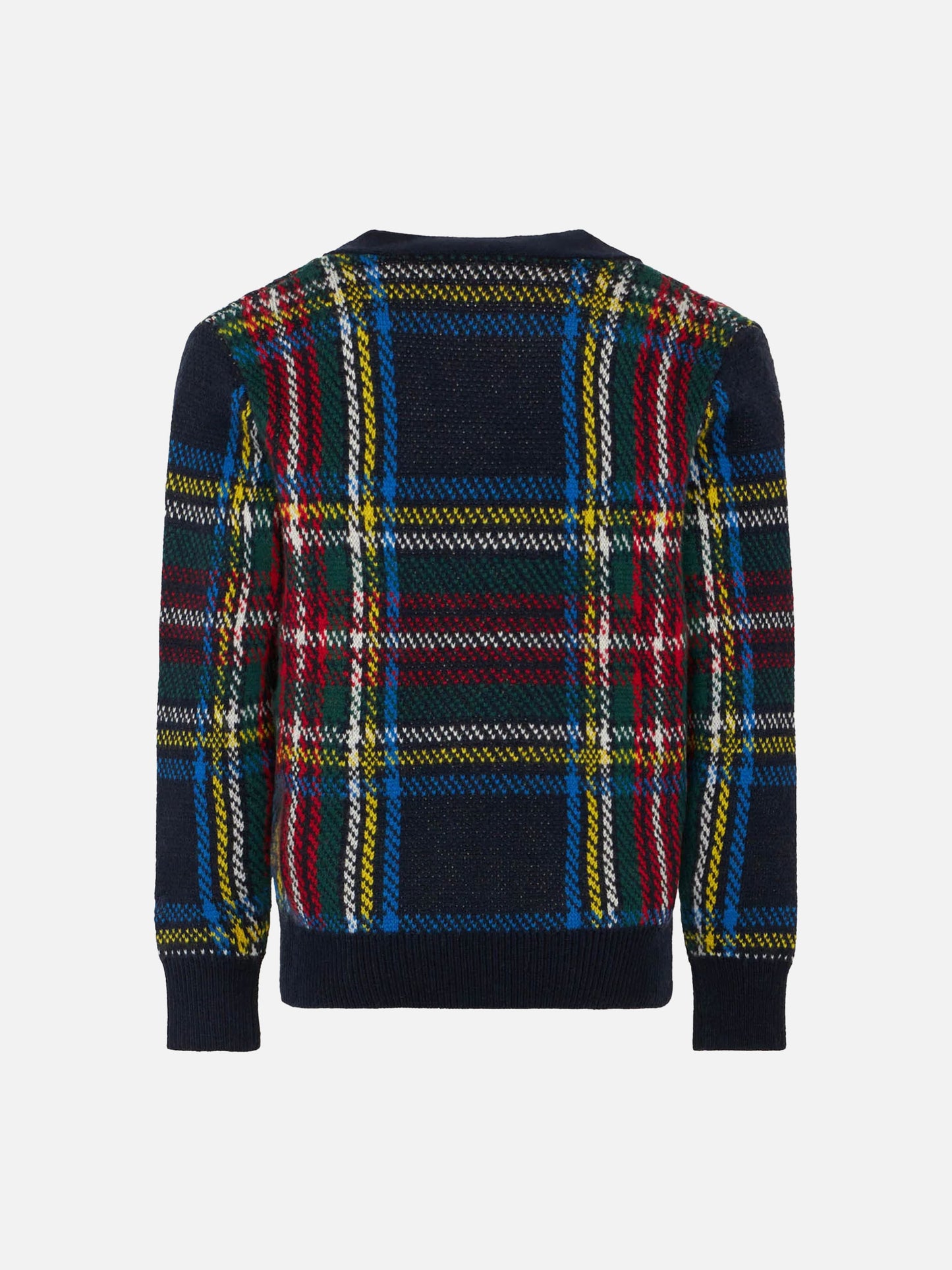 Strickjacke mit Schottenmuster und Aufnäher