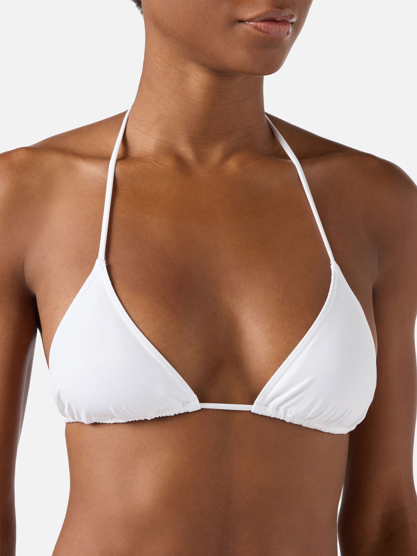 Top de bikini triangular Leah con tiras en blanco liso