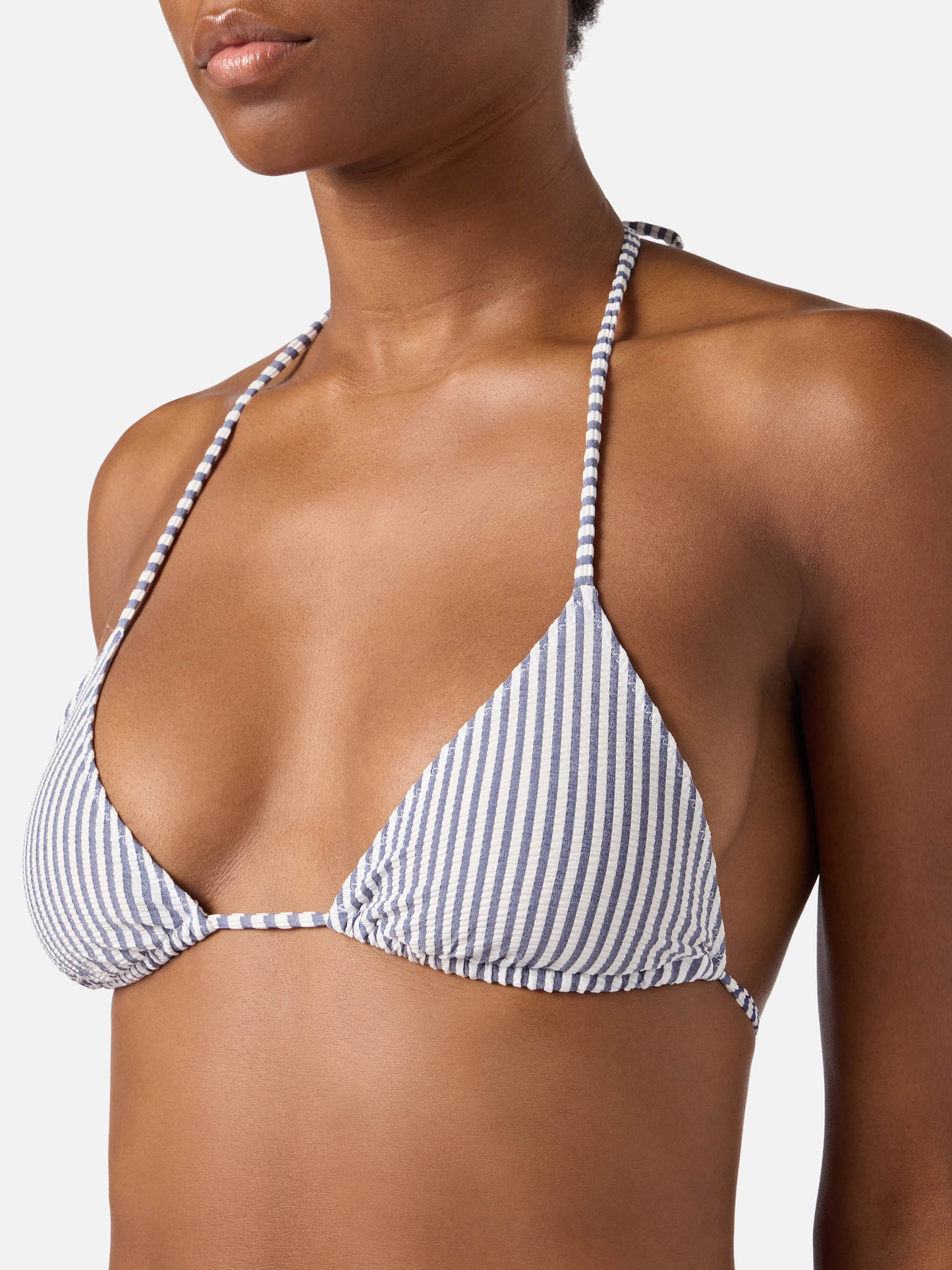 Top de bikini triangular Leah en tejido seersucker azul a rayas