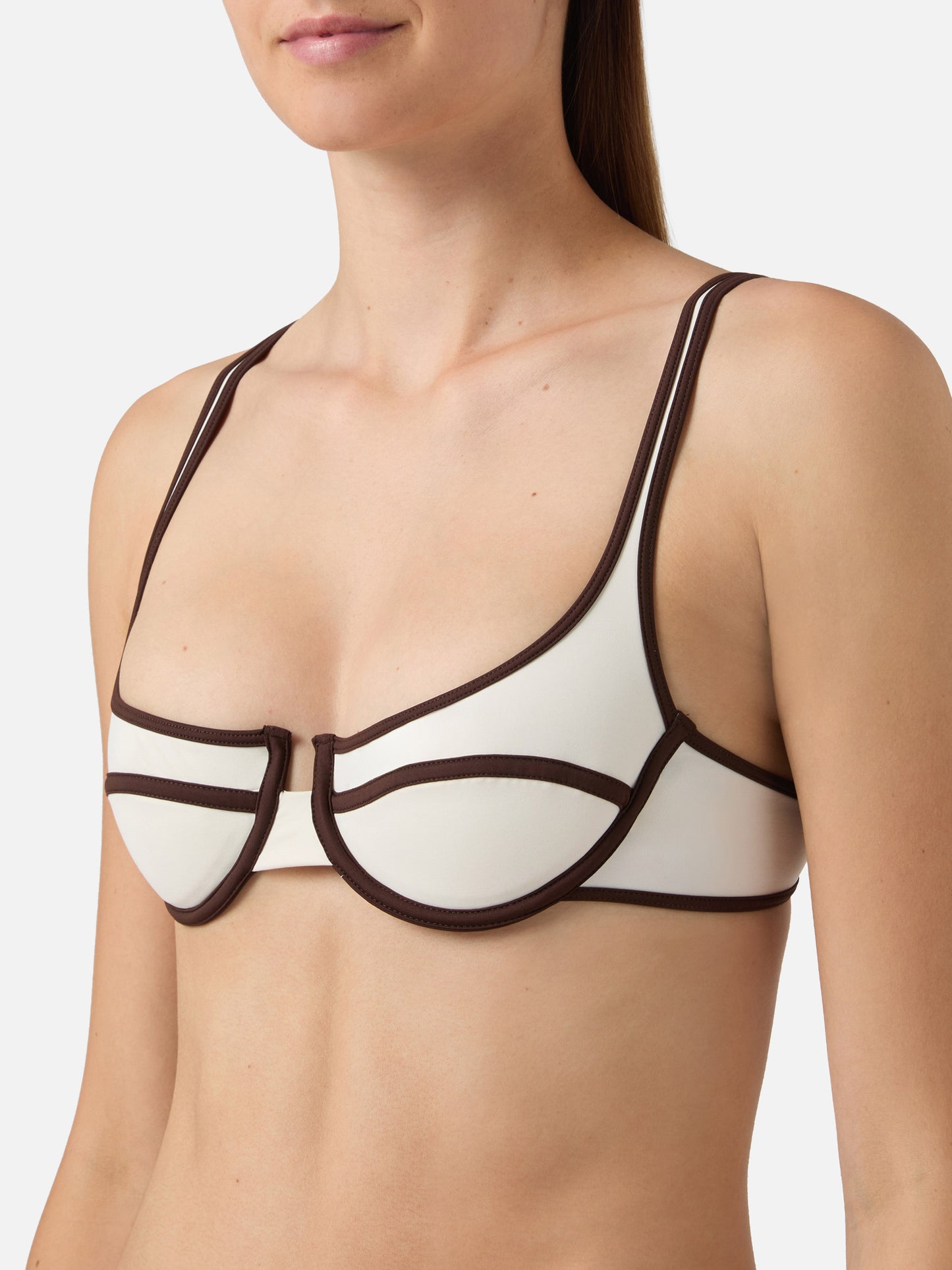 Top de bikini balconette Amira String en color crema con ribetes marrones