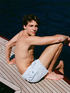 Hellblau gestreifte Badeshorts aus Seersucker Patmos