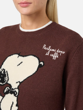 New Queen cashmere-blend sweater in brown with Snoopy jacquard and embroidery | PEANUTS SPECIAL EDITION