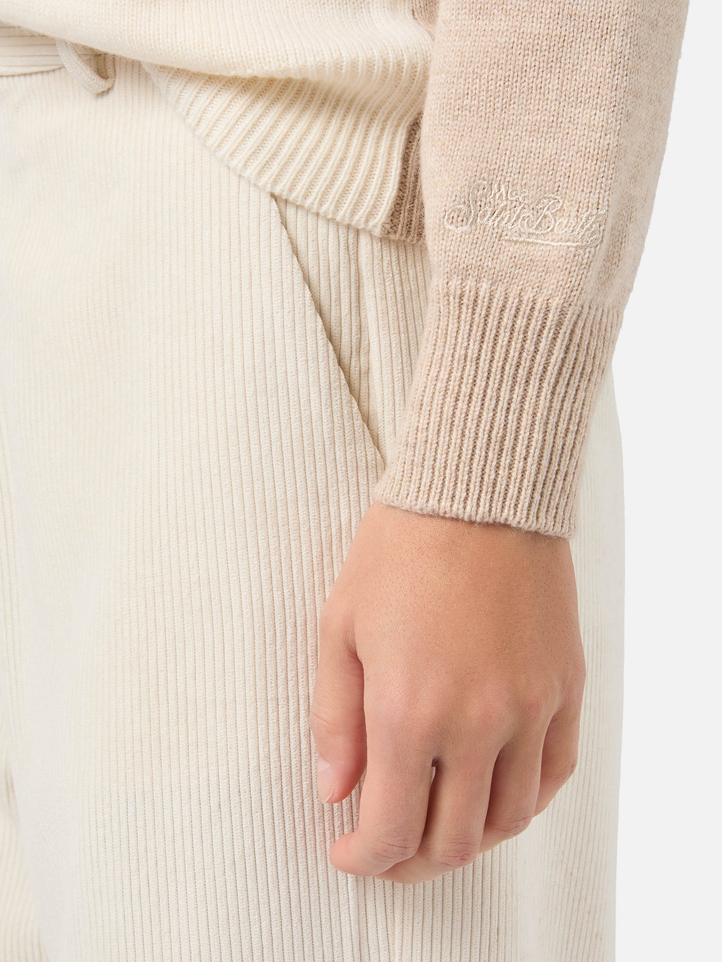Maglione New Queen in misto cashmere beige con jacquard cartolina Courma