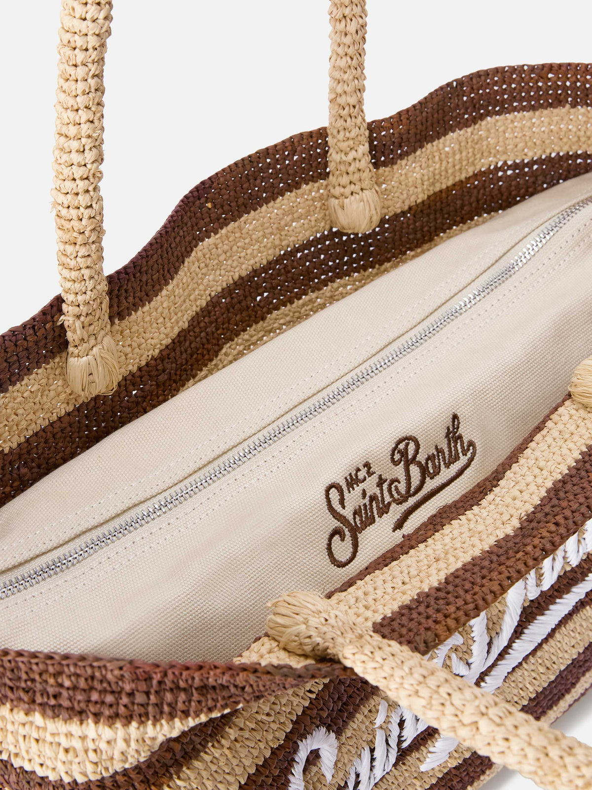 Strandtasche aus Raffiabast mit braunen Streifen und gesticktem Logo