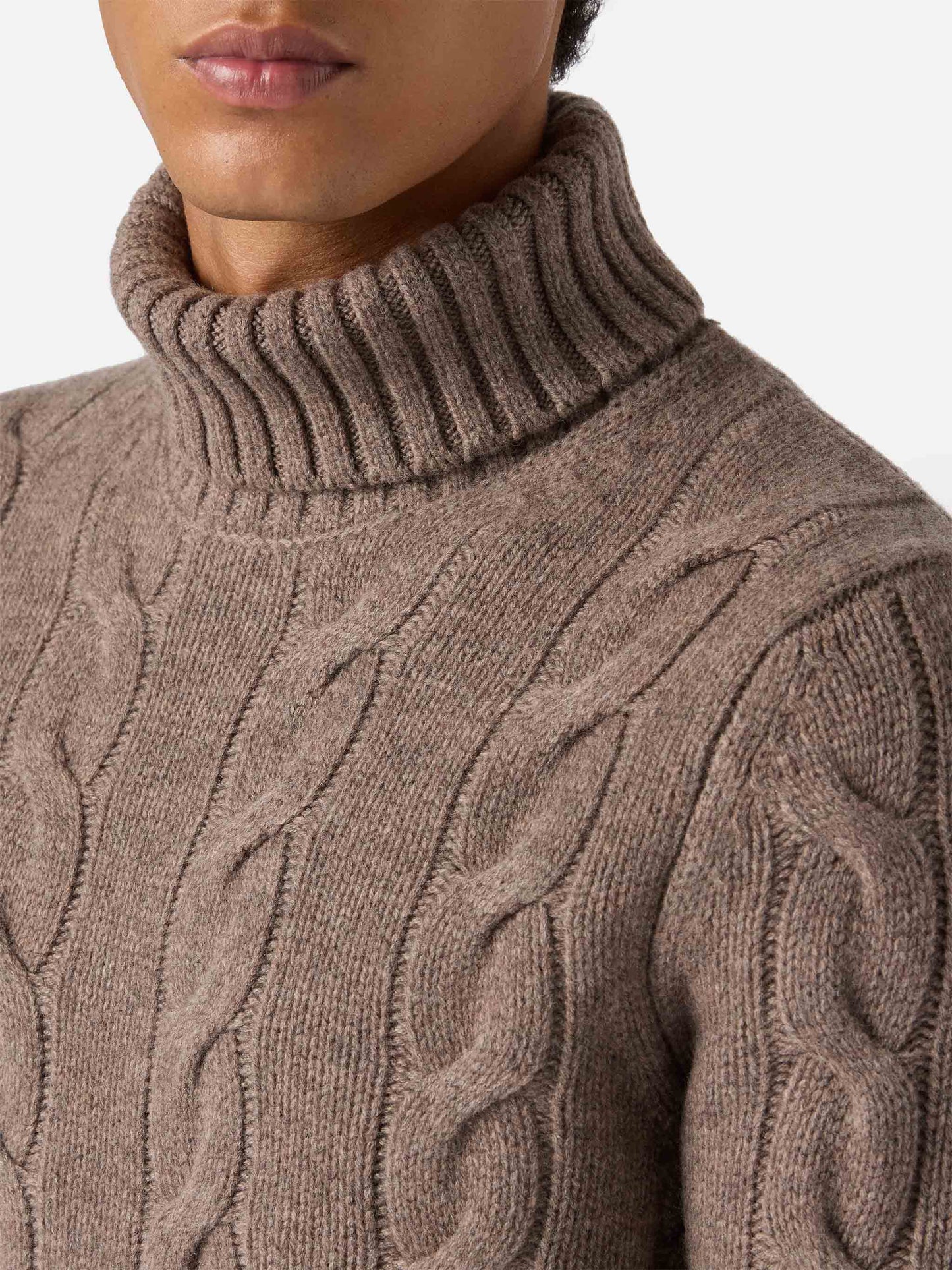 Pullover a collo alto Valdez in pura lana nocciola