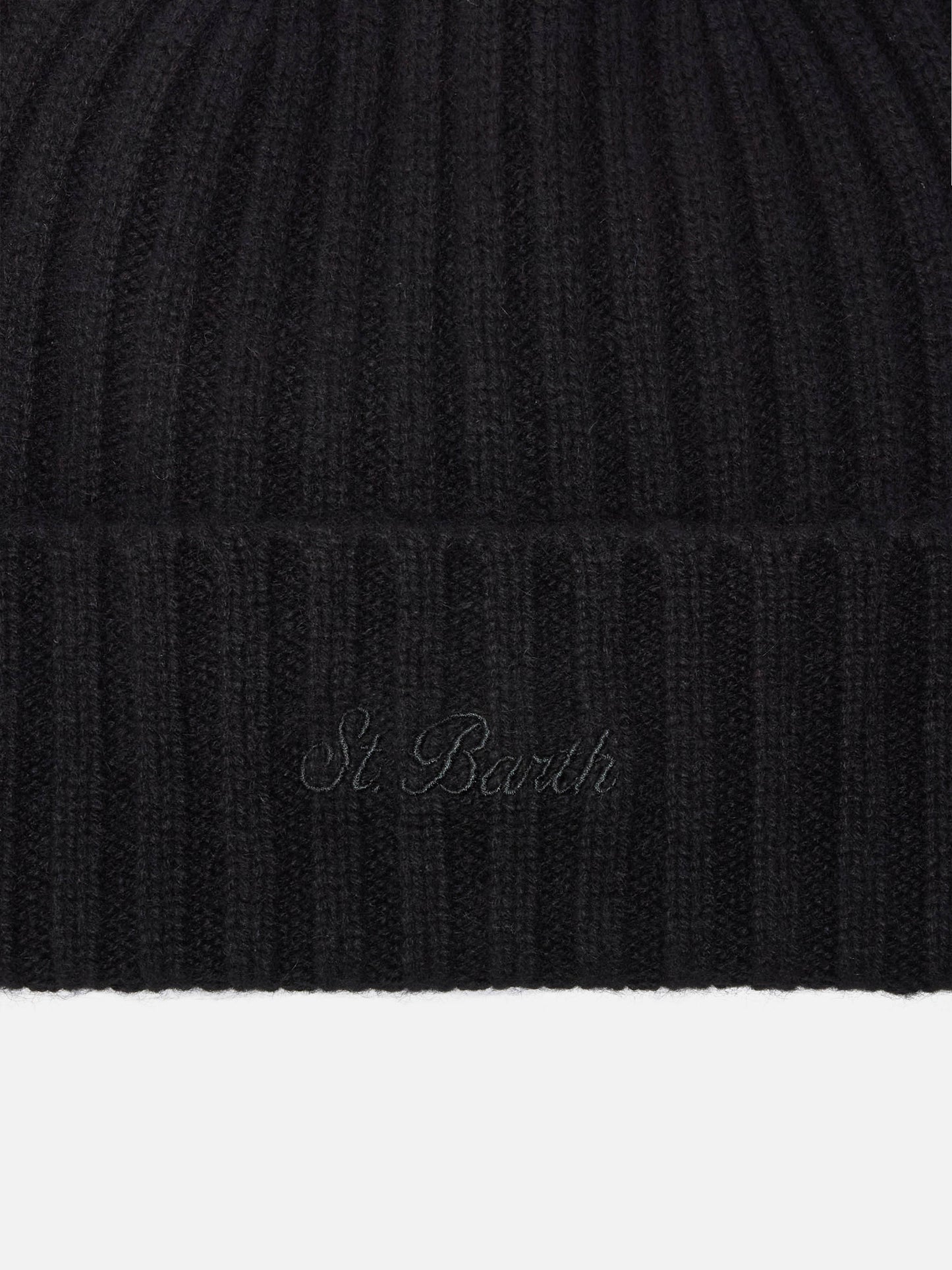 Wengen beanie in cashmere in black with St. Barth embroidery on the turn-up