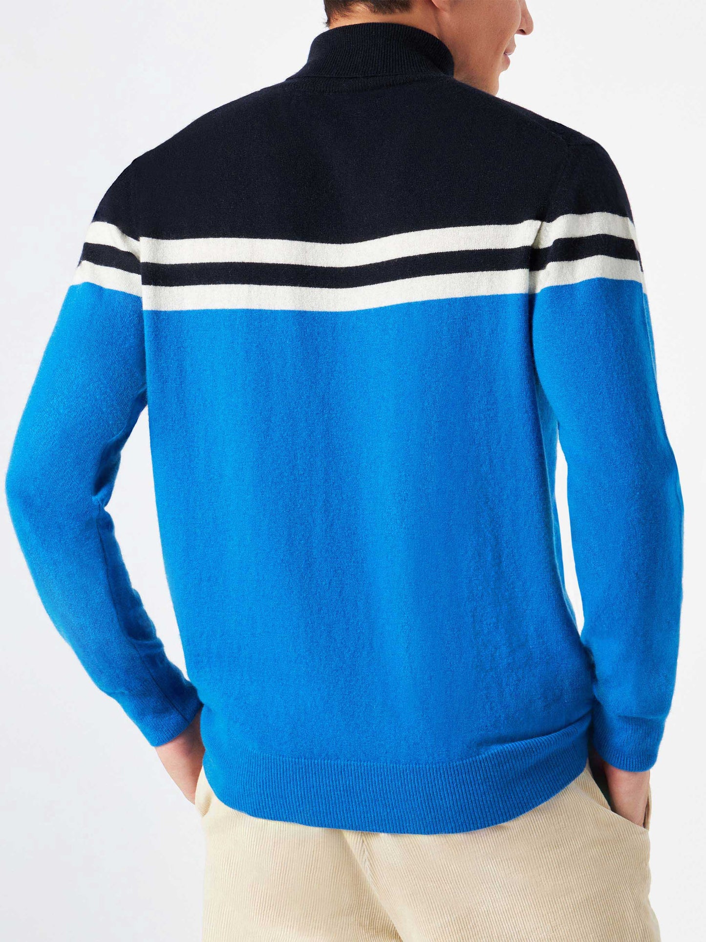 Rollkragenpullover aus Kaschmirmischung mit Aufnäher