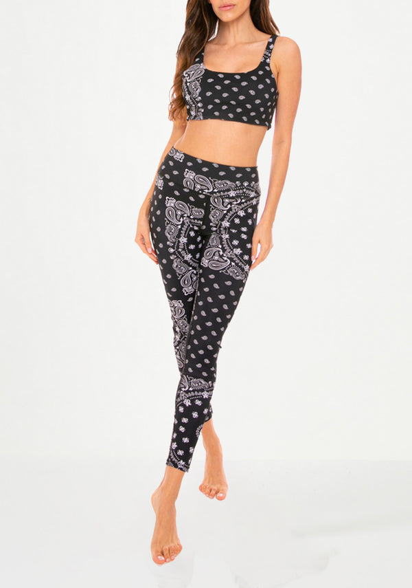 Top e leggings da yoga con stampa bandana nera