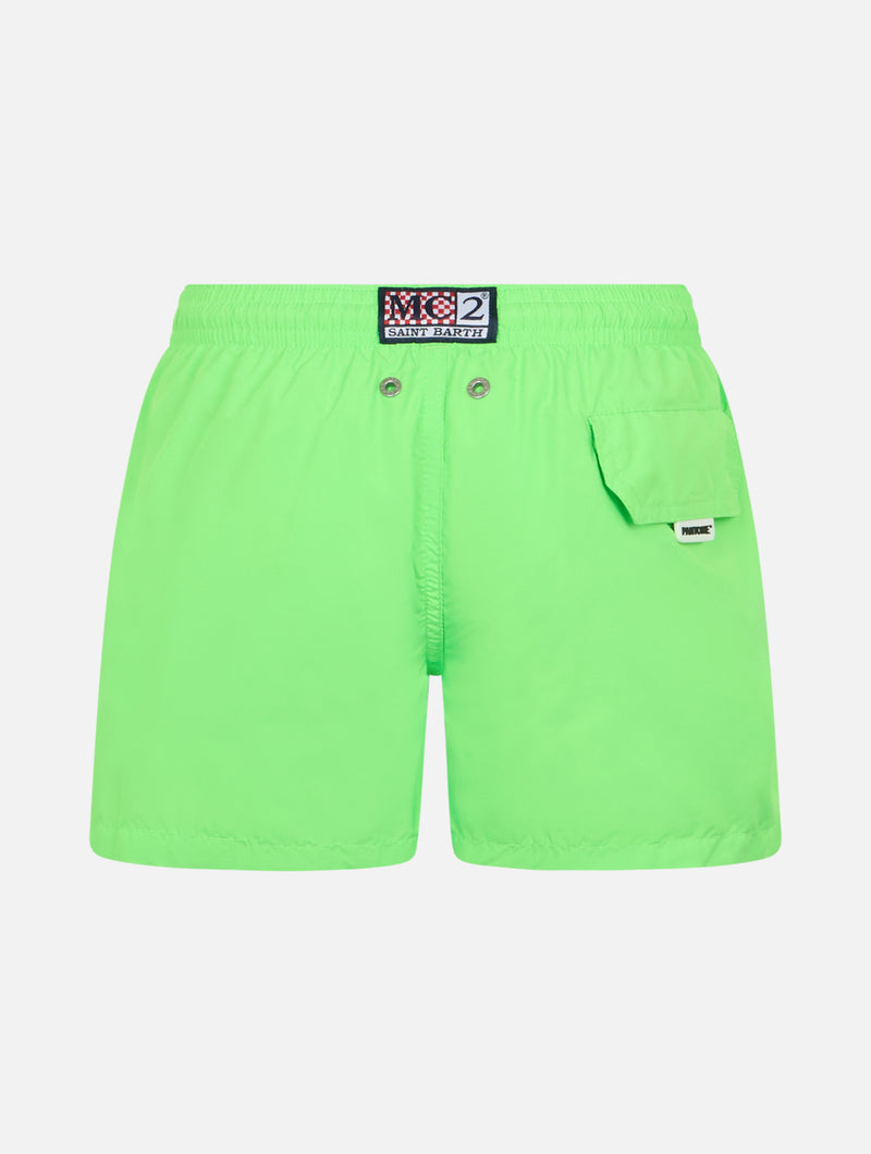 Badeshorts für Jungen aus leichtem Stoff in Neongrün von Jean Lighting Pantone | PANTONE-SONDERAUSGABE