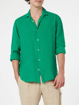 Man green linen shirt Pamplona