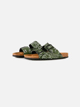 Herrensandalen mit Bandana-Print