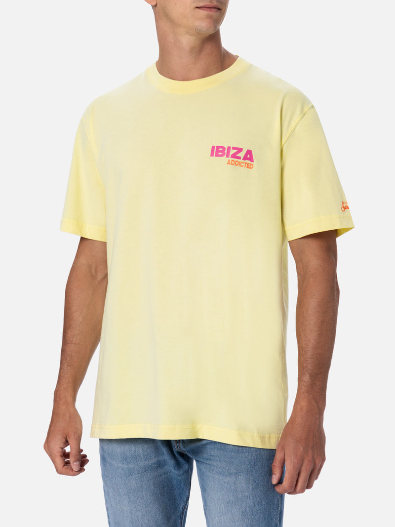 T-shirt da uomo in cotone con stampa piazzata cartolina Ibiza Addicted