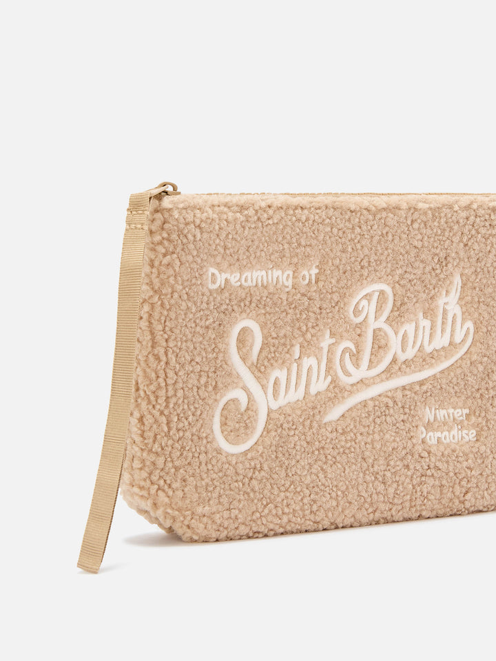 Pochette Aline nocciola in tessuto teddy con ricamo logo