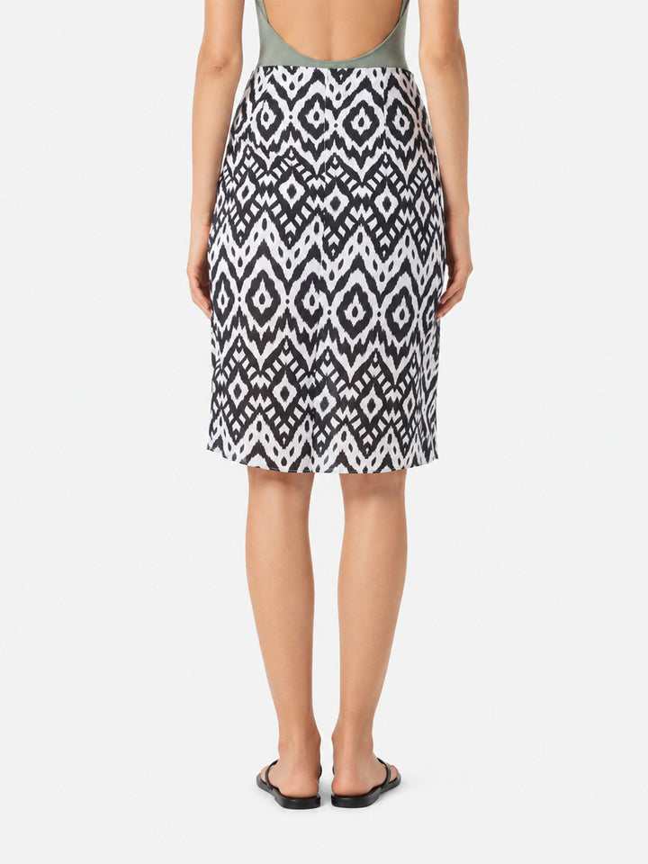 Falda midi Amanda en ikat blanco y negro 