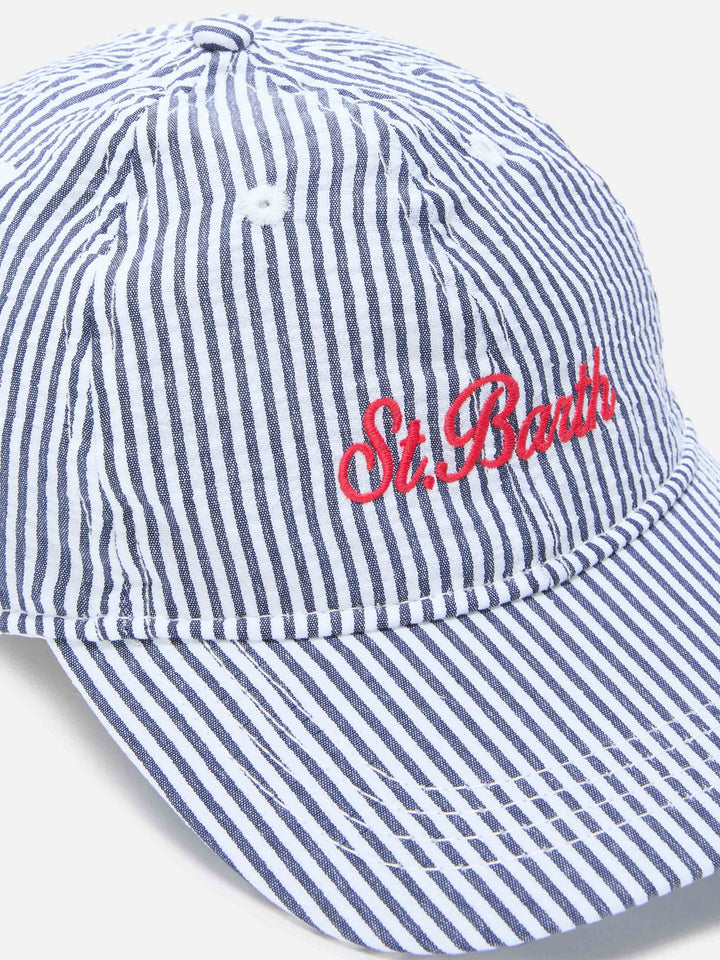 Baseball cap with visor in cotton seersucker with blue and white stripes