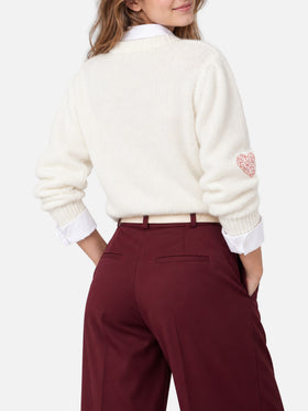 Bloom Weicher weißer gebürsteter Pullover mit roten Strassherzen 