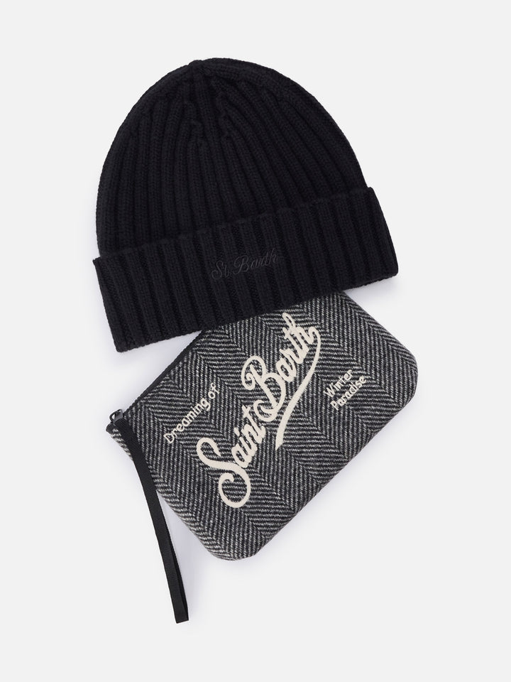 Set aus Pochette mit Fischgrätmuster und schwarzer Beanie 