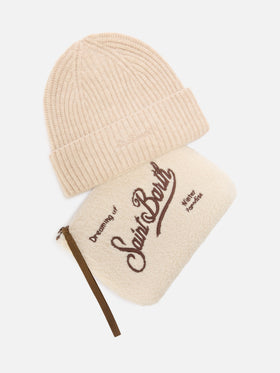 Conjunto de teddy beige pochette y gorro beanie beige 
