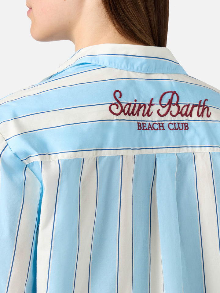 Camisa Brigitte de algodón con rayas azul claro y bordado Sport Club 