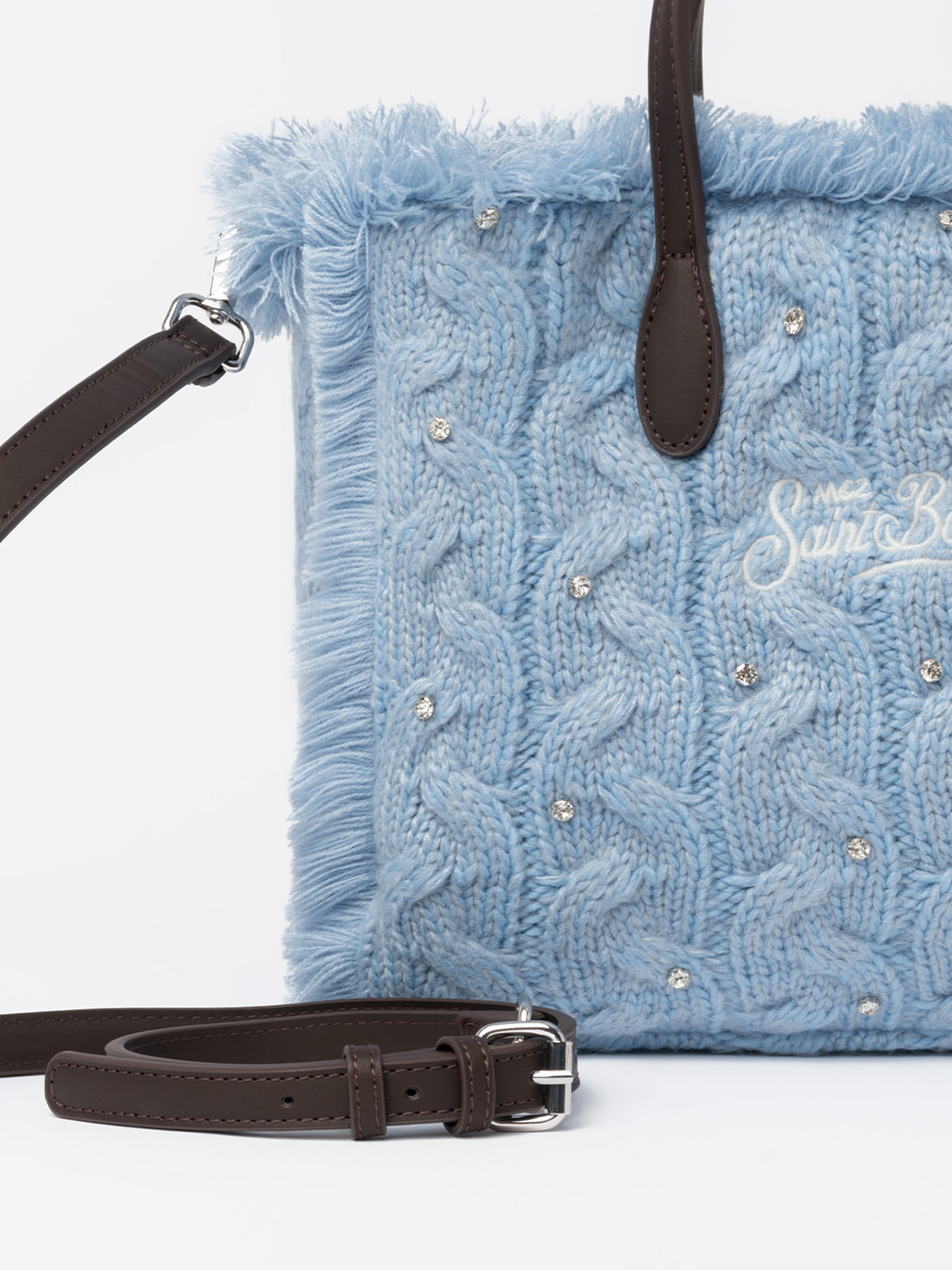 Hellblaue Colette-Handtasche mit Zopfmuster und Strassverzierung