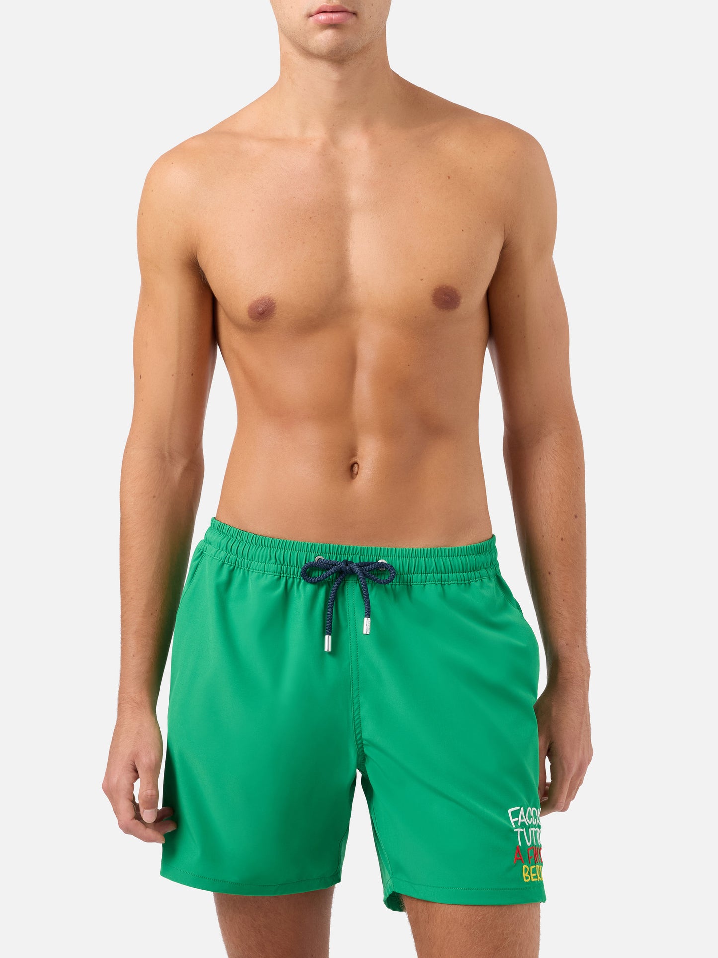 Comfort swim shorts in green with Faccio tutto a fin di bere embroidery