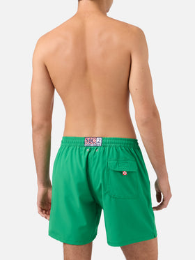 Comfort swim shorts in green with Faccio tutto a fin di bere embroidery