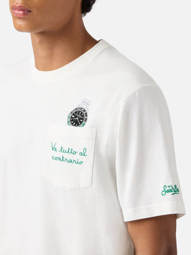 Connor-Baumwoll-T-Shirt in Weiß mit „Va tutto al contrario“-Stickerei auf der Tasche