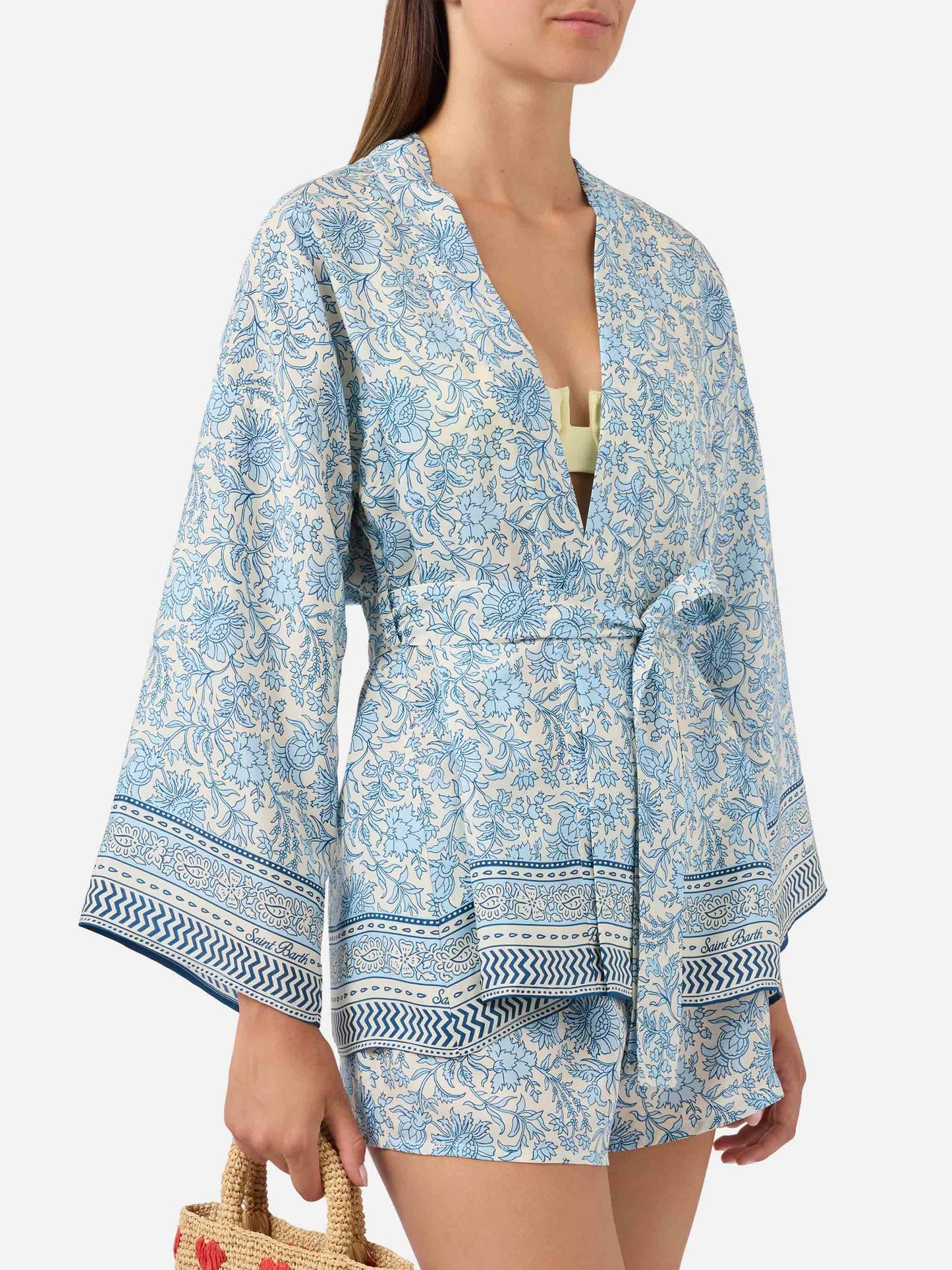 Kimono corto Carly de seda con estampado batik floral 