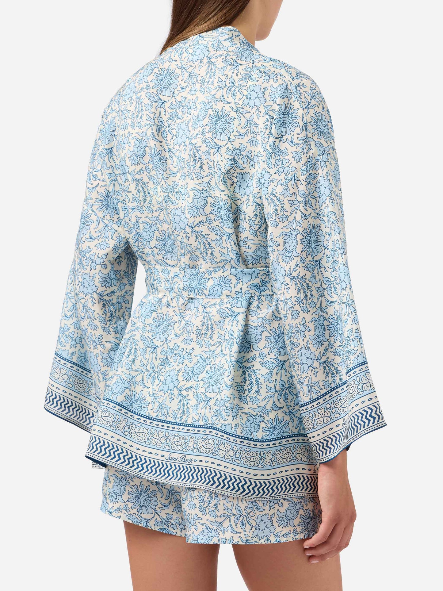 Kimono corto Carly de seda con estampado batik floral 