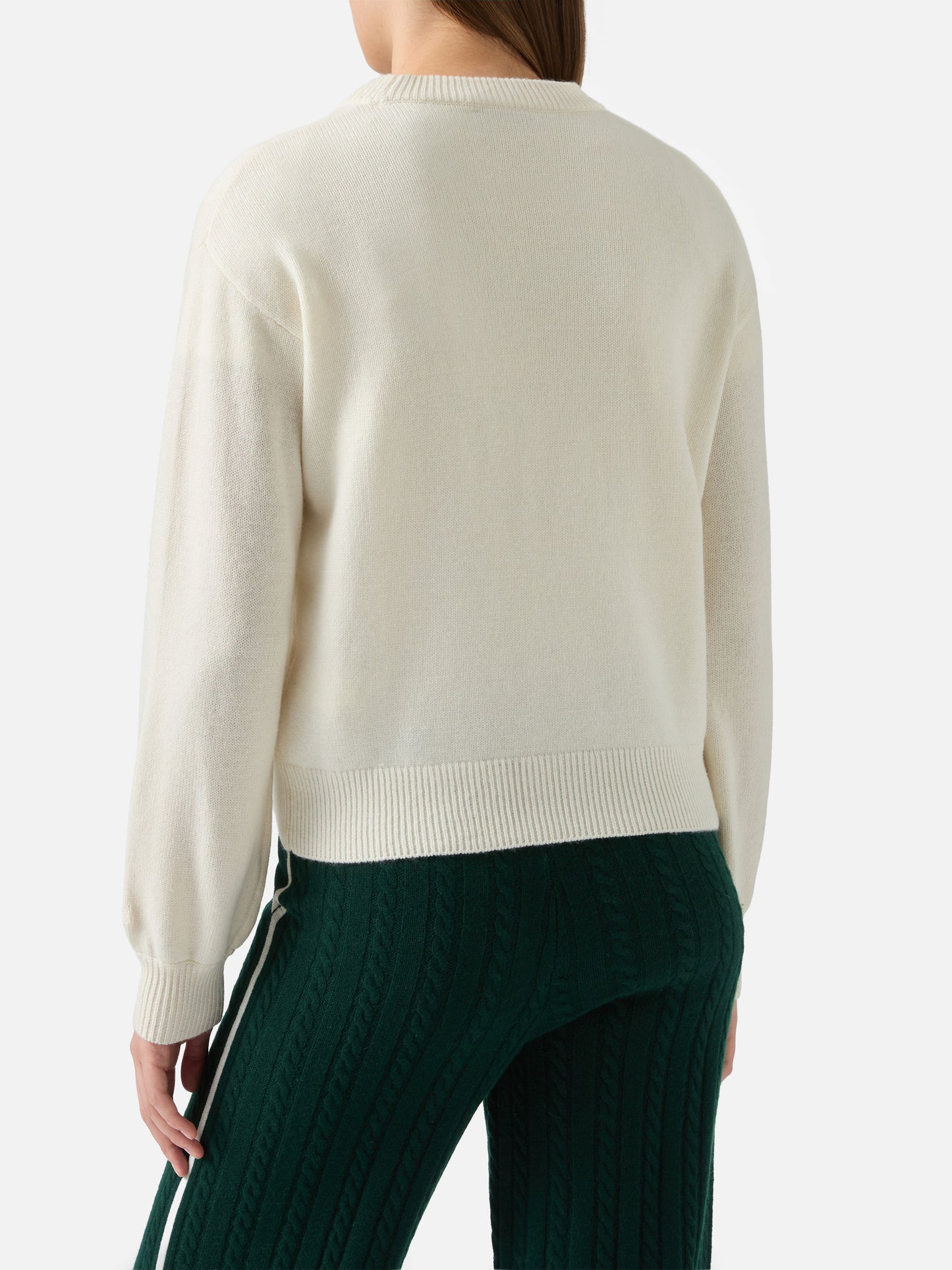 Weißer Danya-Rundhalspullover mit Cortina Habitué-Aufnäher