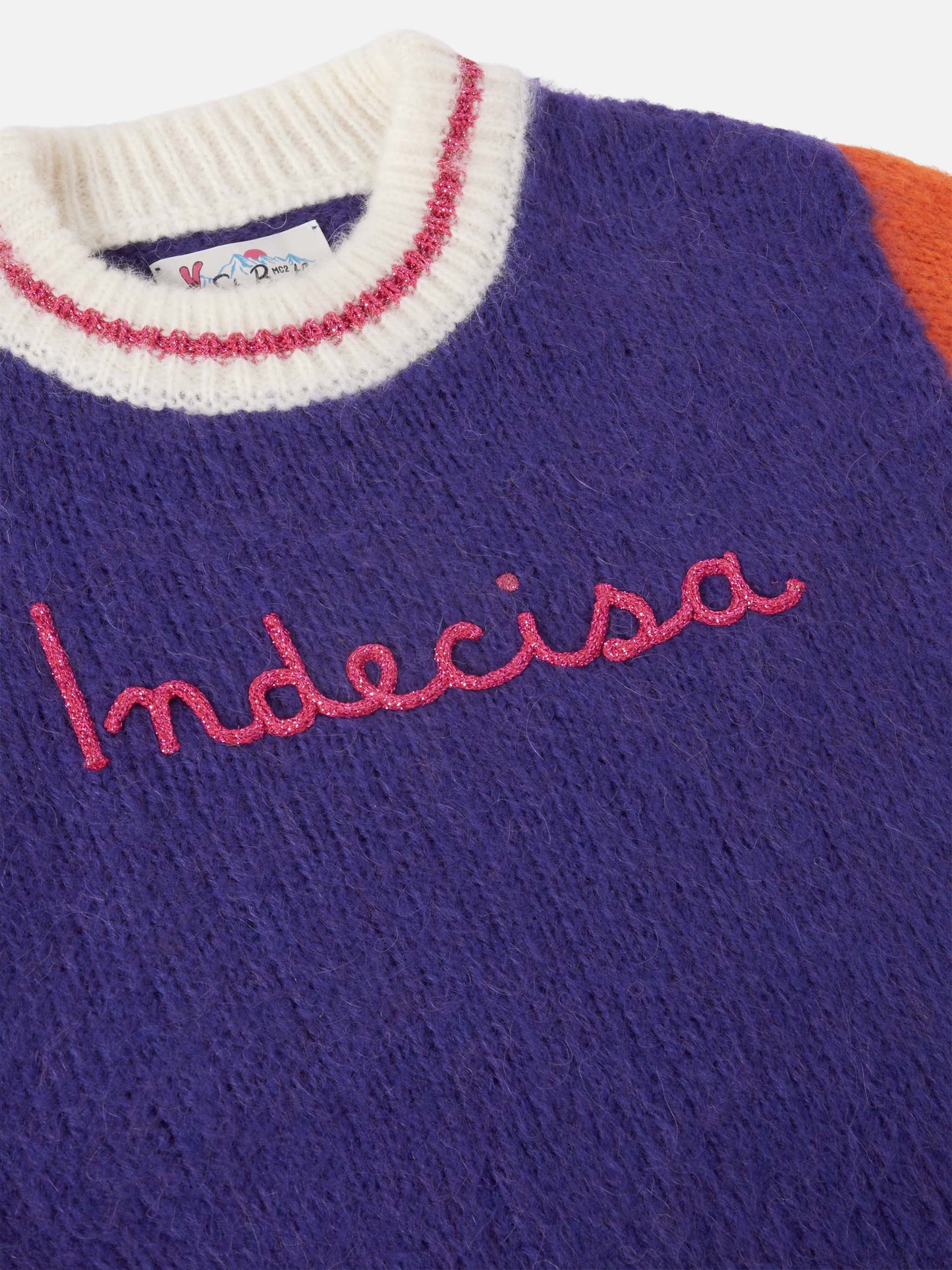 Boxy sweater Danya Soft Jr with Indecisa embroidery