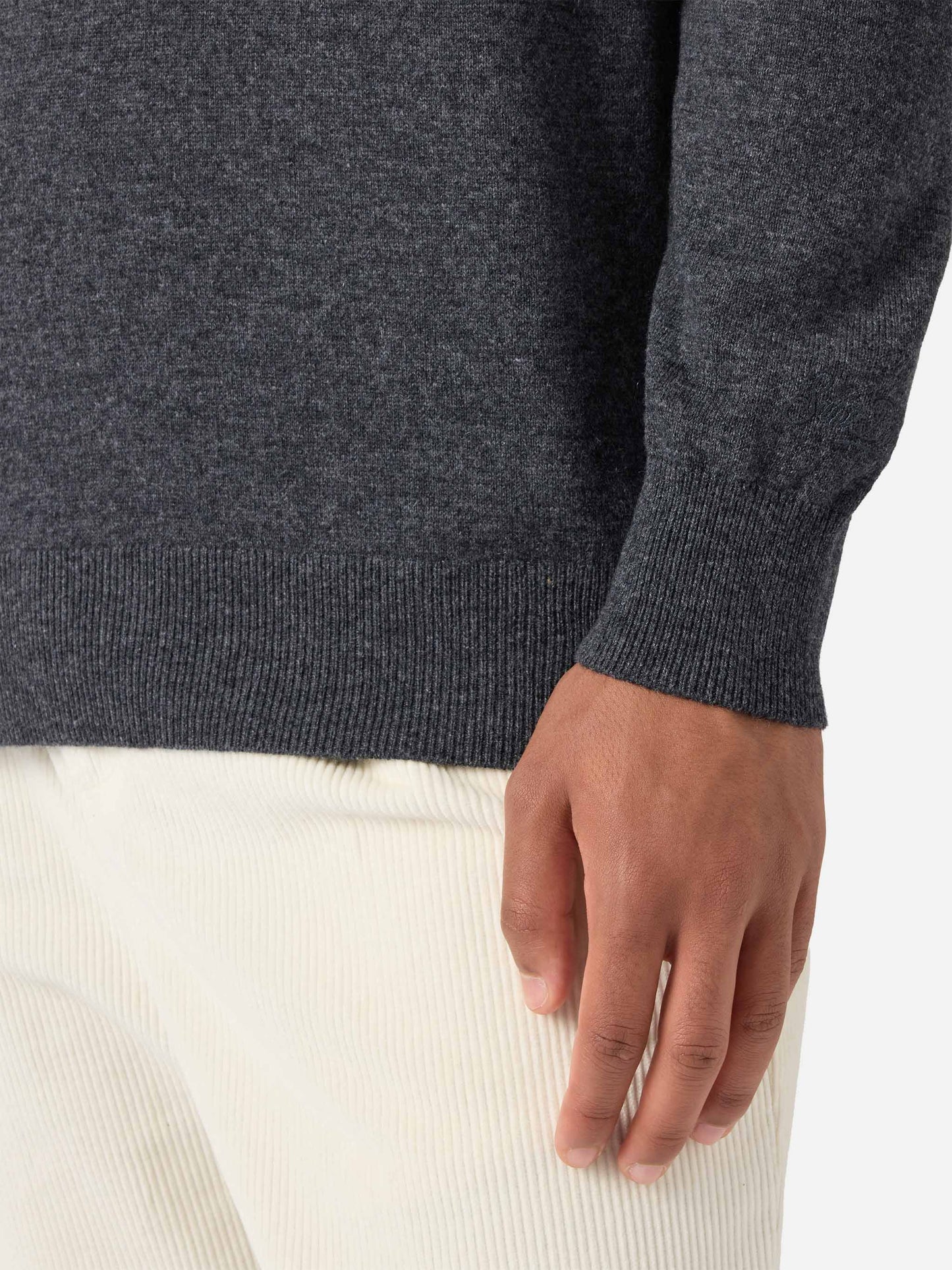 Maglione mezzocollo Dorian in merinocash antracite