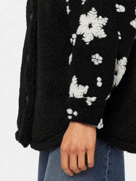 Chaqueta Elys de sherpa negra con motivo de copos de nieve 