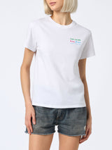 Damen-T-Shirt Emilie aus Baumwolljersey mit Rundhalsausschnitt und Stickerei „Stai Calma Lo Dici Al Mare“.