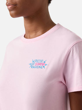 Camiseta Emilie en rosa con bordado Spesso ho sempre ragione 