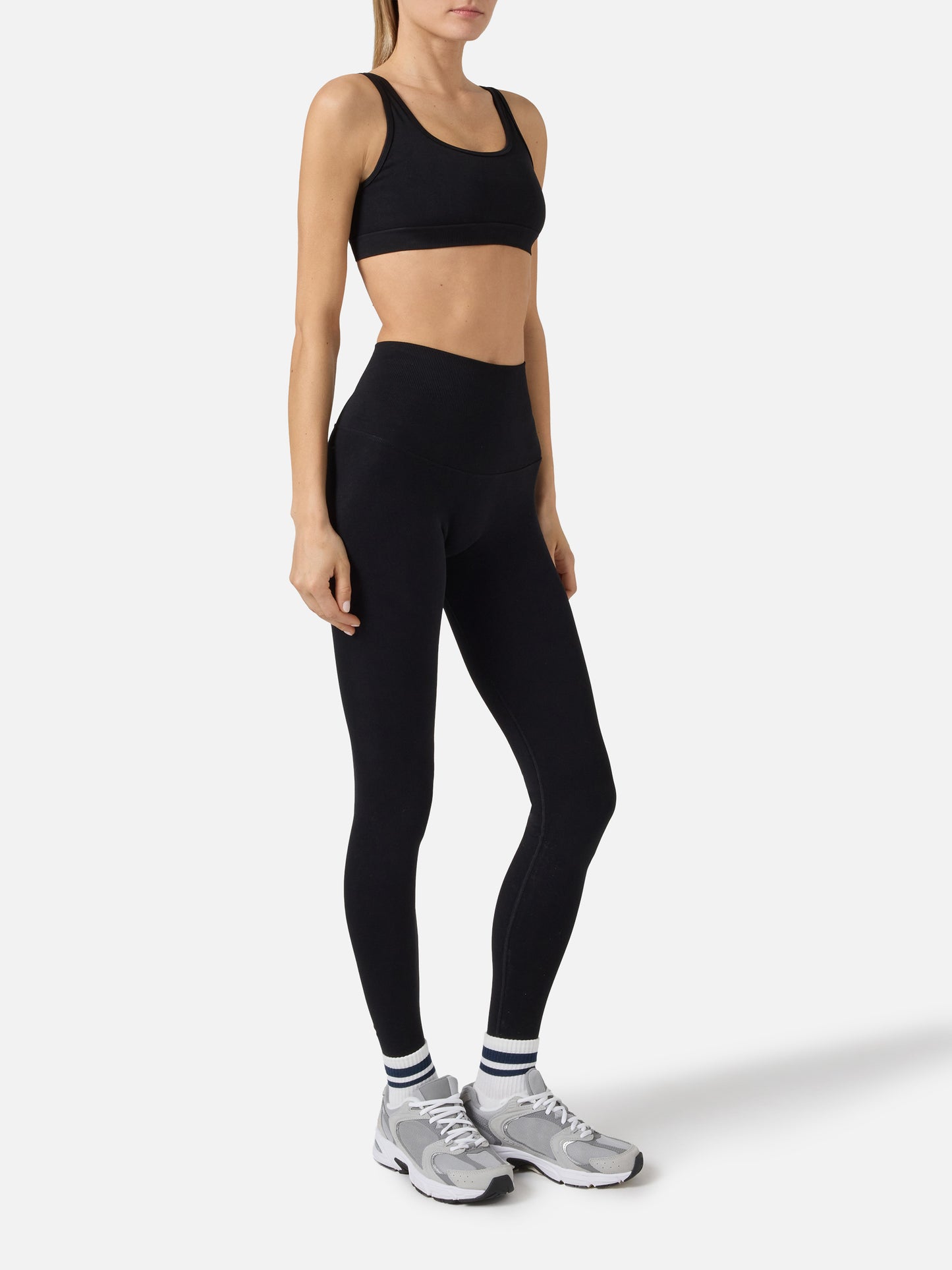 Top sportivo Fify nero in tessuto tecnico elasticizzato