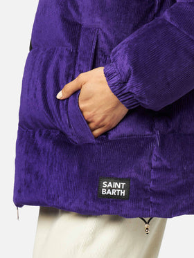 Piumino da donna imbottito in velluto a coste viola con cappuccio