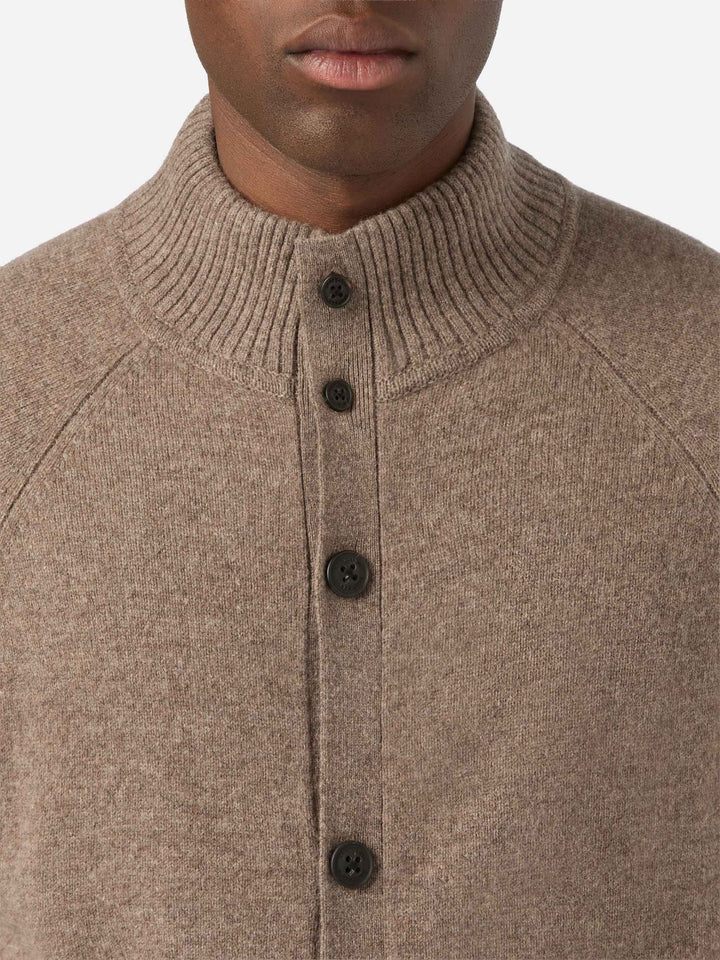 Cardigan Galway en laine d'agneau beige avec col montant 