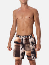 Mittellange Gustavia-Badeshorts für Herren mit Foto-Sonnenuntergang-Print|  AI CO-CREATED DESIGN BY RICKDICK - POWERED BY RED-EYE