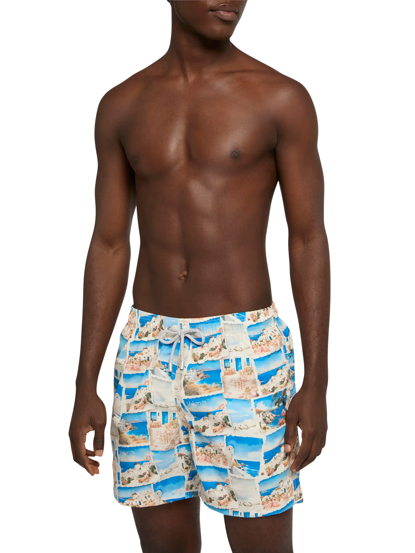 Costume mare lunghezza media Gustavia con stampa cartolina Mykonos | AI CO-CREATED DESIGN BY RICKDICK - POWERED BY RED-EYE