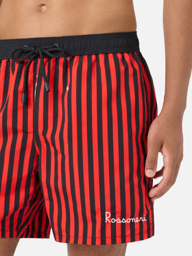 Gustavia rot gestreifte Badeshorts mit AC MILAN Patch und Rossoneri-Stickerei | AC MILAN SPECIAL EDITION 