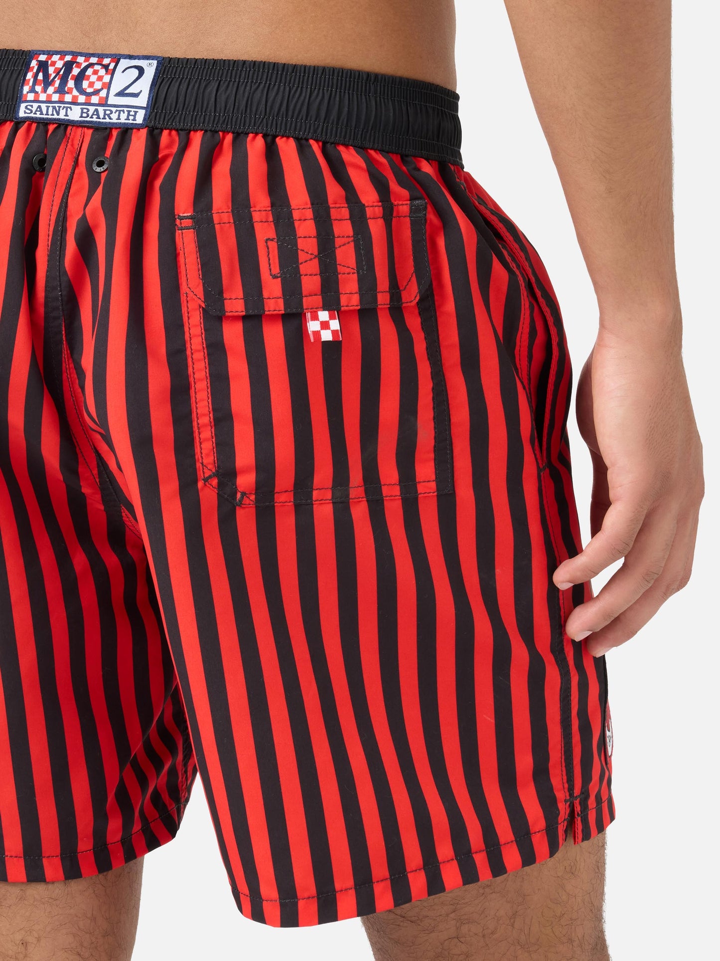 Gustavia rot gestreifte Badeshorts mit AC MILAN Patch und Rossoneri-Stickerei | AC MILAN SPECIAL EDITION 