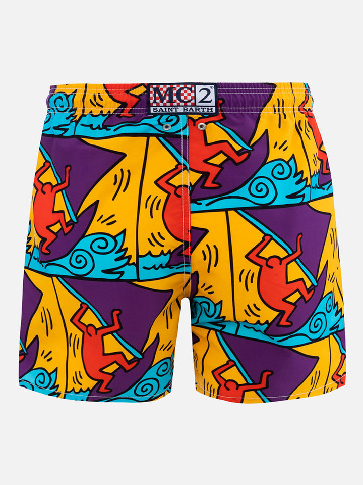 Mittellange Gustavia-Badeshorts für Herren mit platziertem Keith-Haring-Design| KEITH HARING SONDERAUSGABE