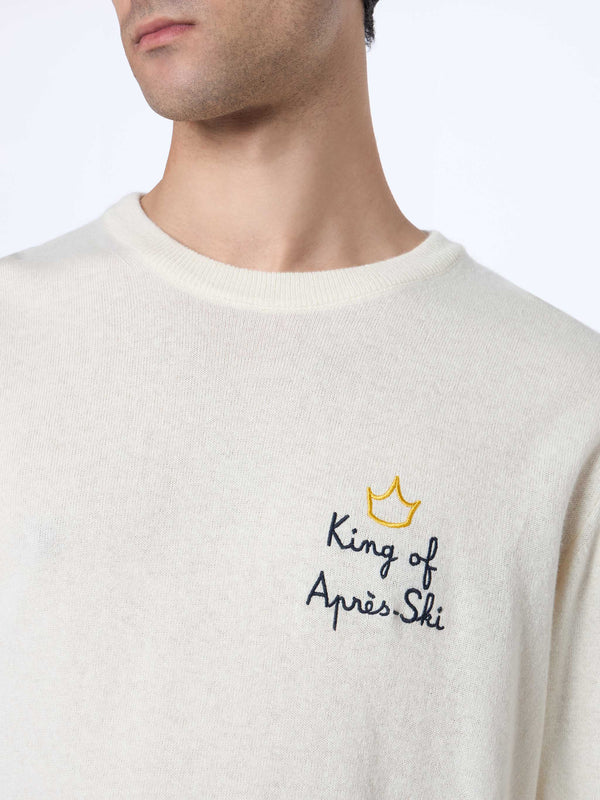 Man white sweater Heron with King of apres ski embroidery