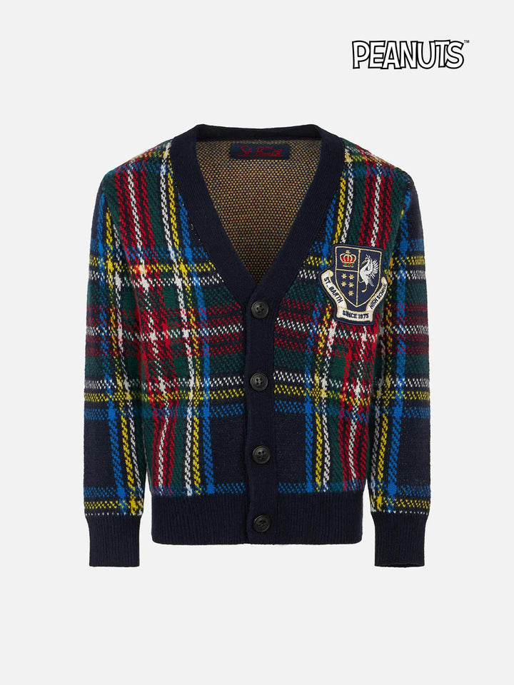 Strickjacke mit Schottenmuster und Aufnäher