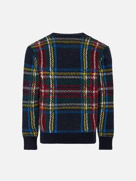 Strickjacke mit Schottenmuster und Aufnäher
