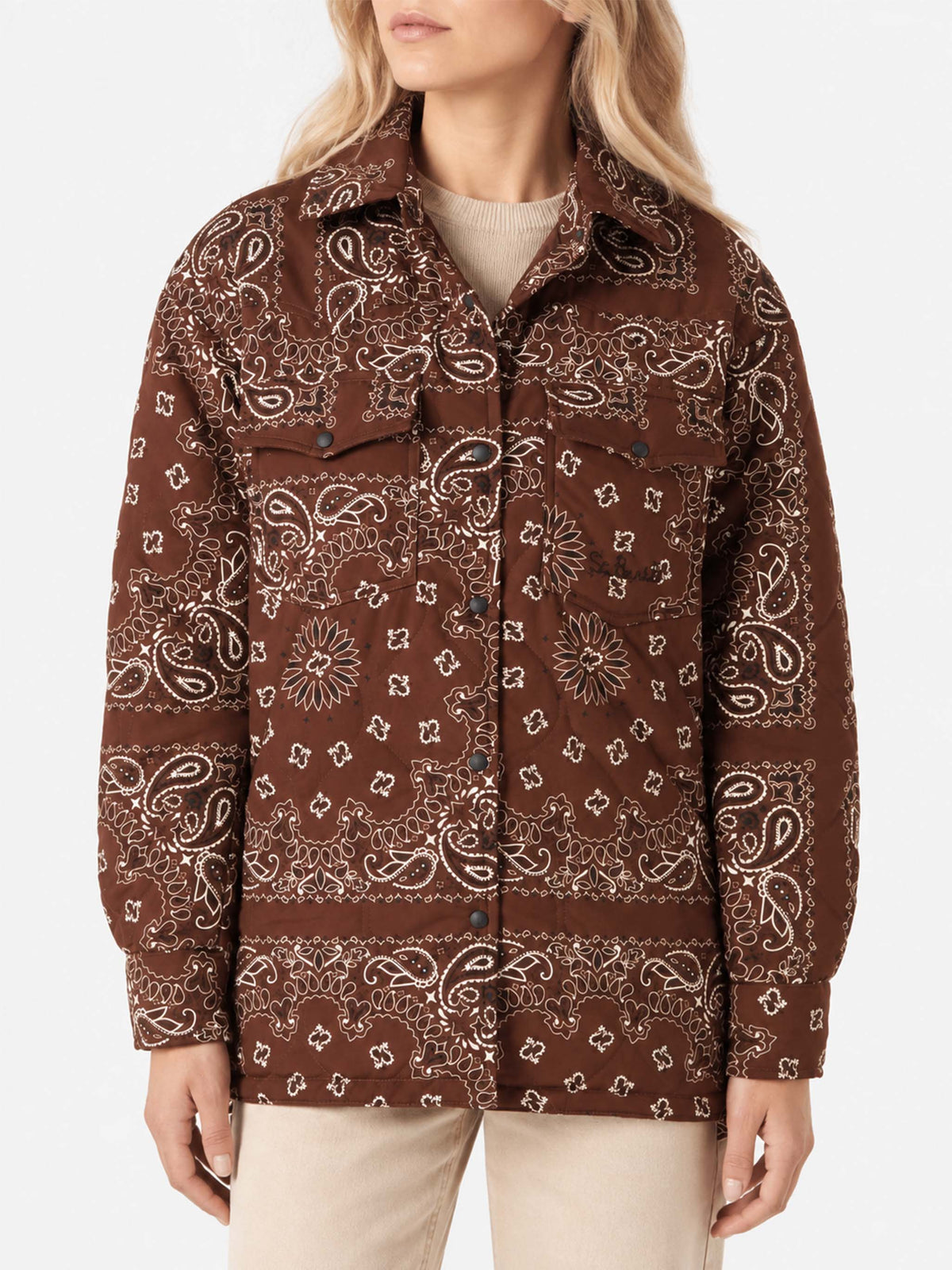Chaqueta acolchada Kimmy Brown con estampado bandana 
